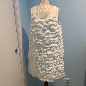 Tulip white ruffled dress with pockets